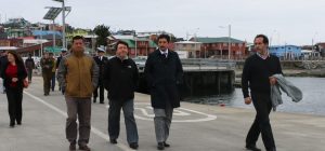 Intendente en muelle de melinka 1